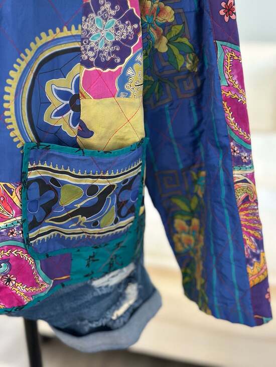 Vintage Chico's Silk Quilted Patchwork Jacket Colorful Oriental Print size 0 - Picture 4 of 4